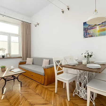 Atmospheric Close To The Vistula Boulevards By Renters * Cracovia