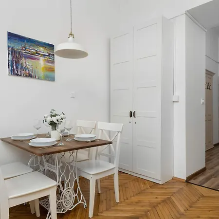 Atmospheric Close To The Vistula Boulevards By Renters