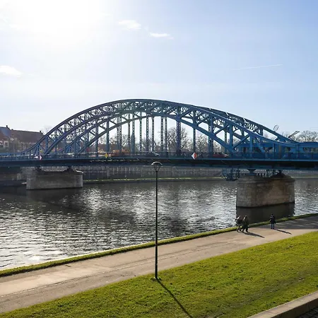 Atmospheric Close To The Vistula Boulevards By Renters * Cracovia